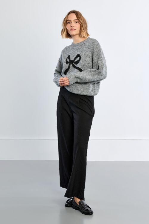Pull en maille, motif nœud