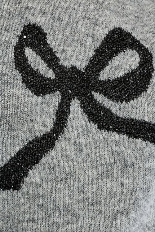 Pull en maille, motif nœud