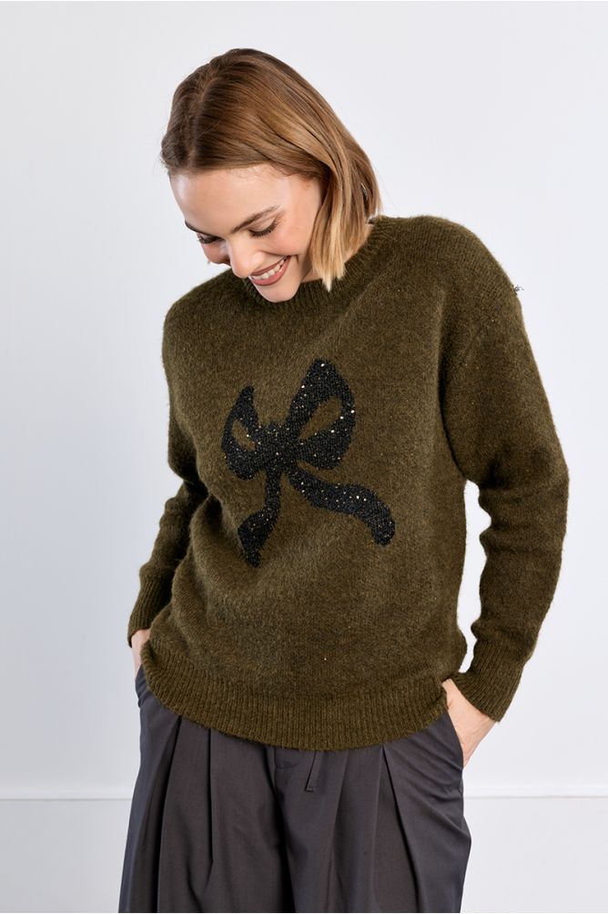Knitted sweater, bow pattern