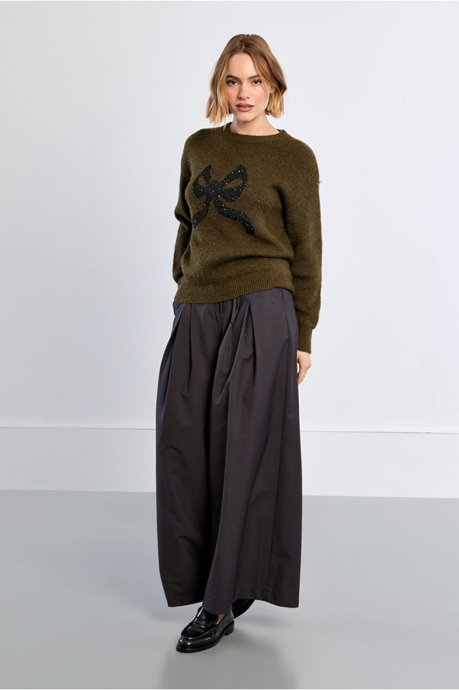 Knitted sweater, bow pattern