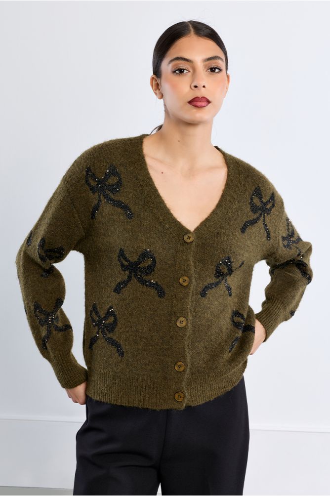 Cardigan en maille, motifs nœuds
