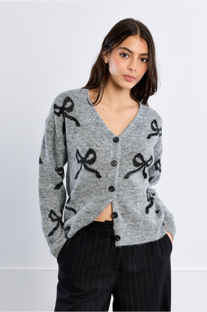 Cardigan en maille, motifs nœuds