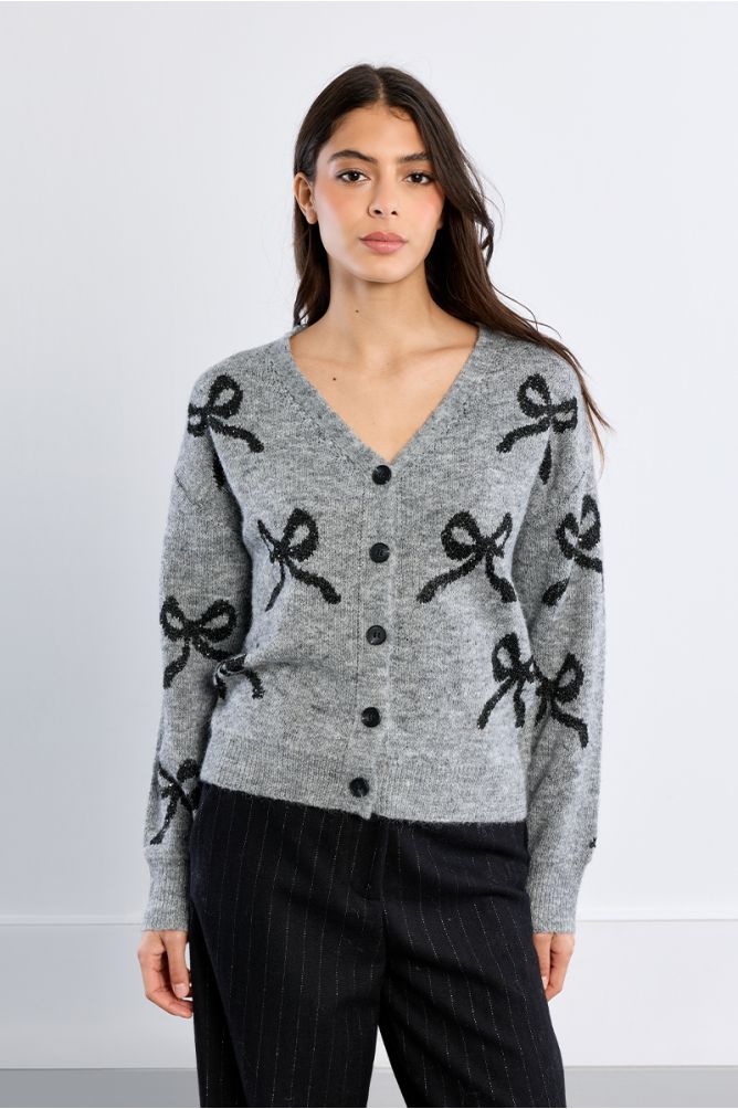 Cardigan en maille, motifs nœuds
