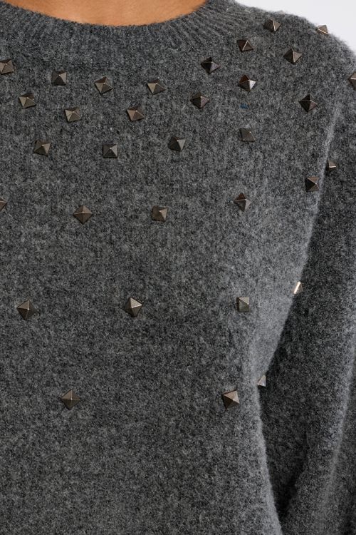 Pull en maille clouté