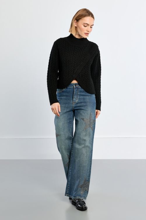 Pull en maille torsadée, asymétrique