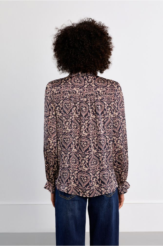 Camisa de manga larga mariposa y estampado