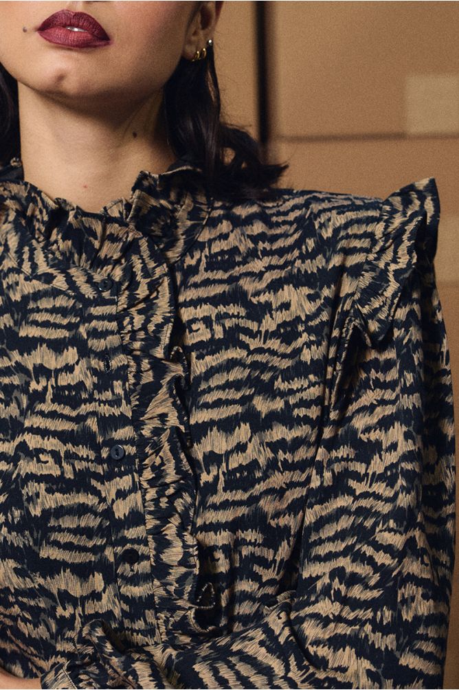 Vestido de manga larga con estampado y volantes