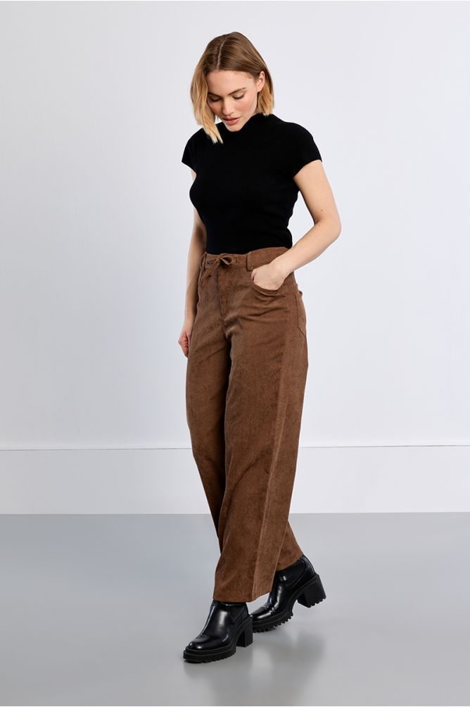 Wide trousers, in corduroy