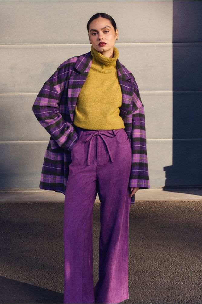 Wide trousers, in corduroy