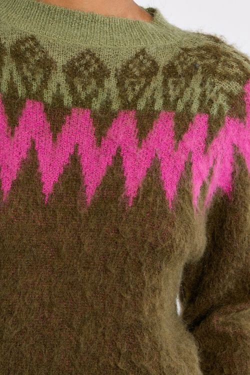 Sweater with geometric patterns