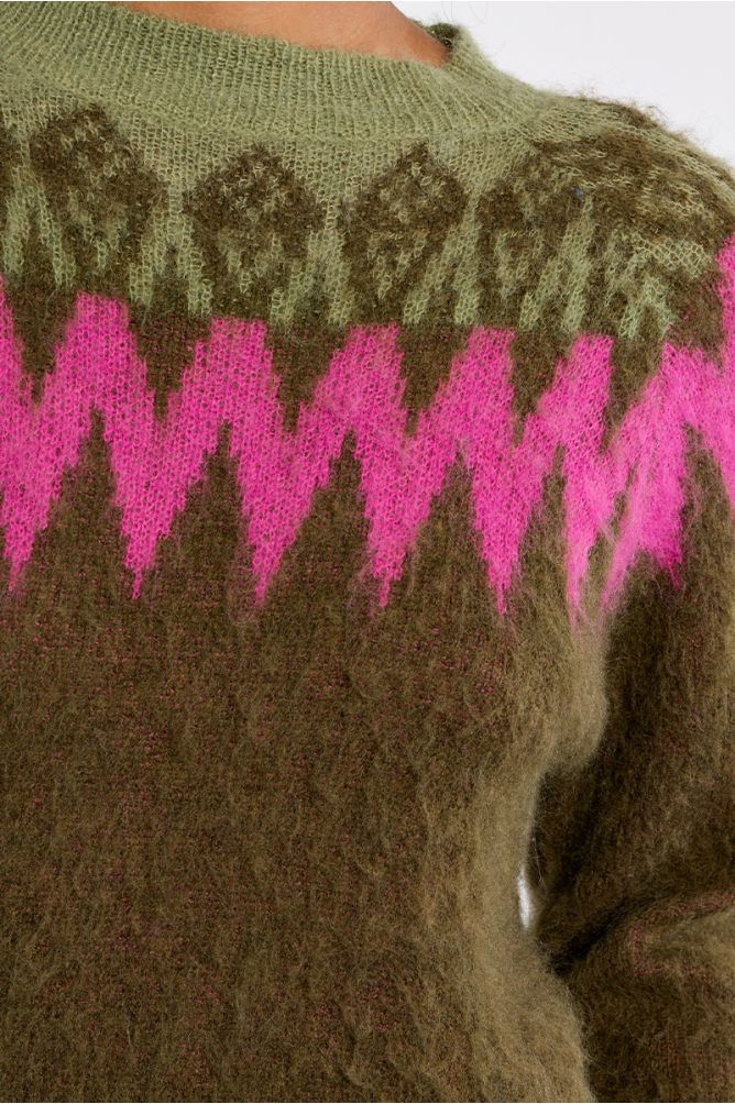 Sweater with geometric patterns
