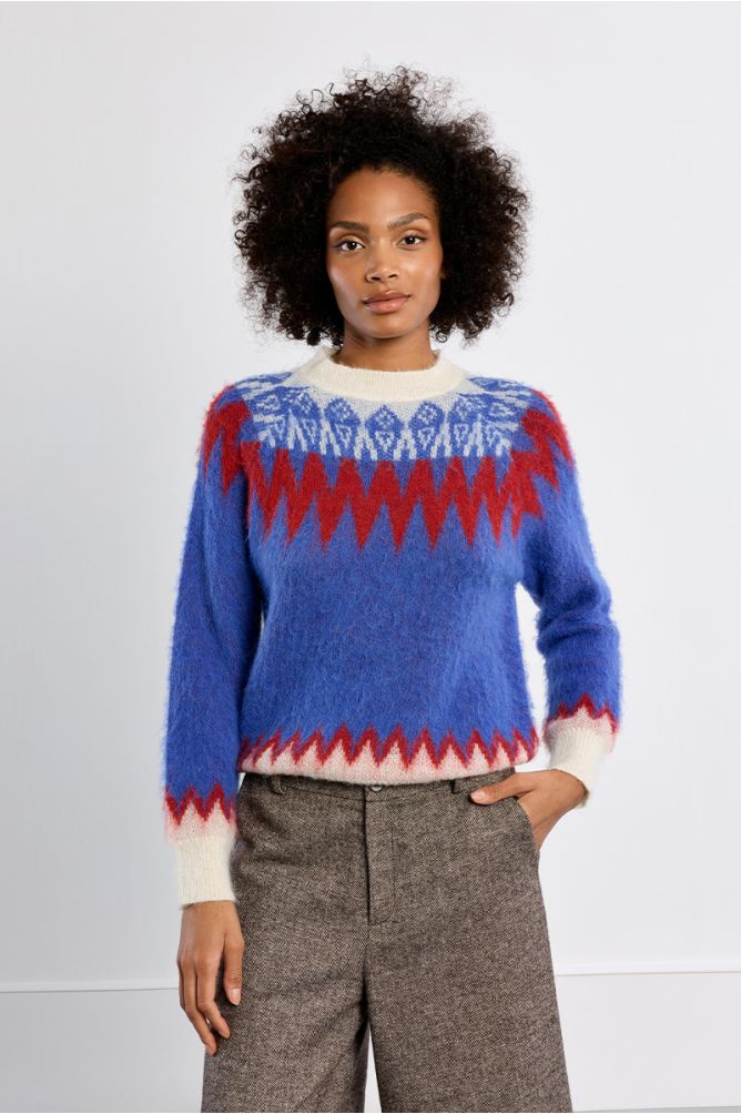 Pull aux motifs géométriques