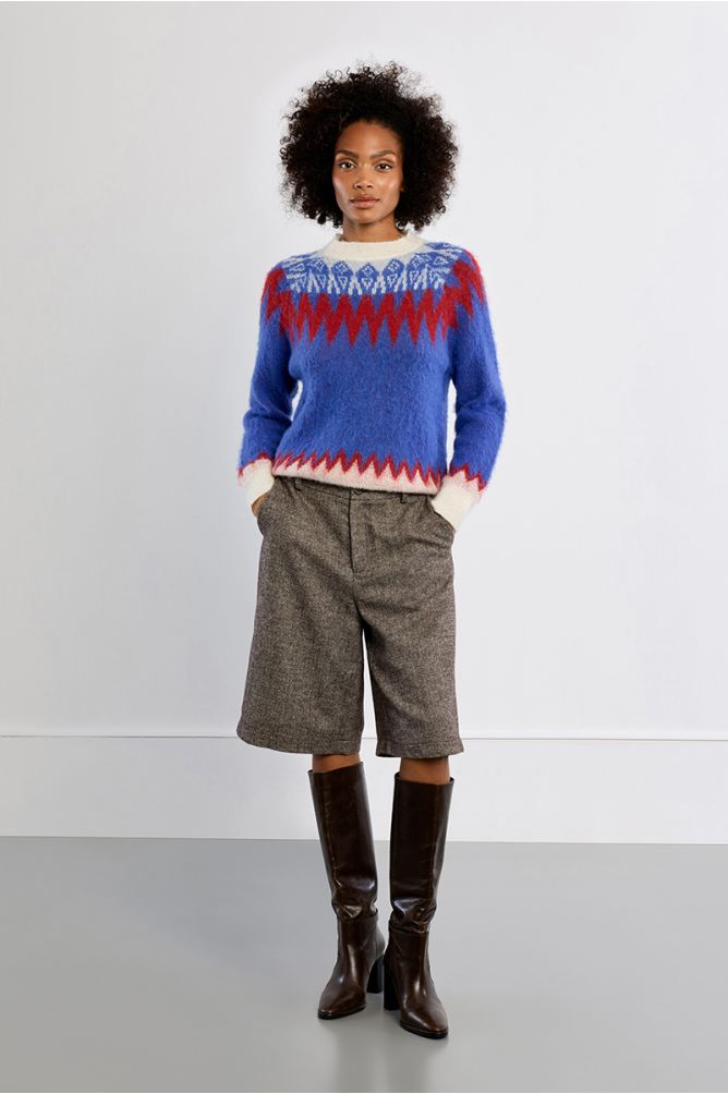 Sweater with geometric patterns