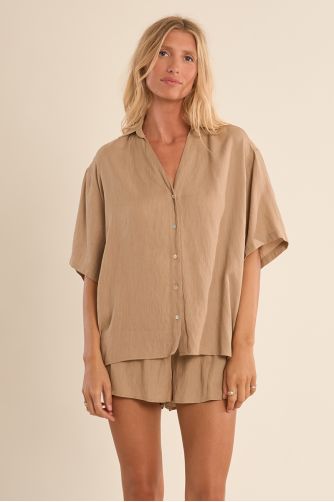 Camisa de mujer de manga corta, asimétrica.