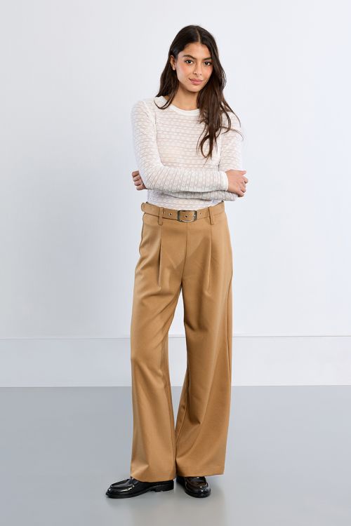 Pantalón largo tipo cullote con cinturón 