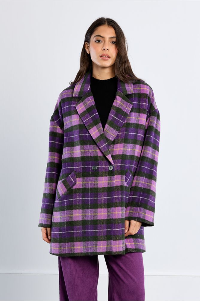 Abrigo con estampado y doble botonadura