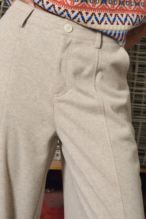 Pantalón largo estilo barrel