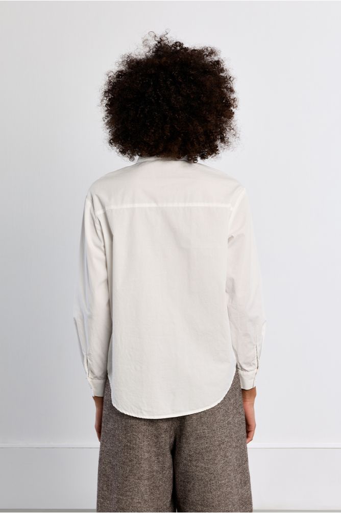 Chemise en popeline de coton, avec col à nouer