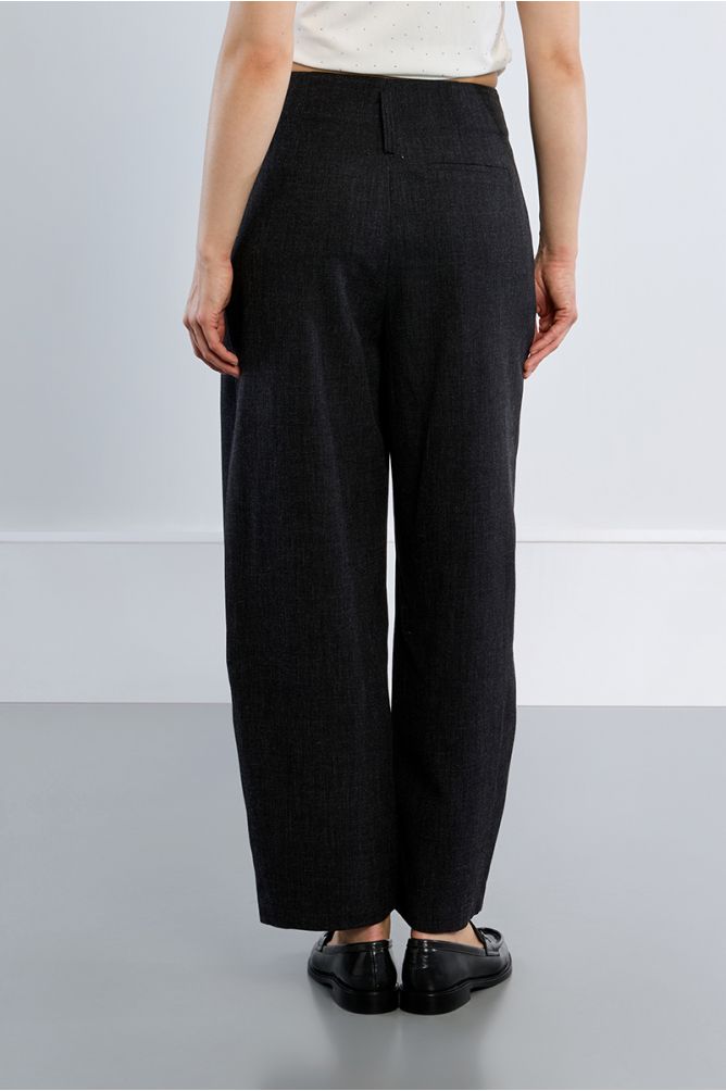 Barrel trousers, pleated