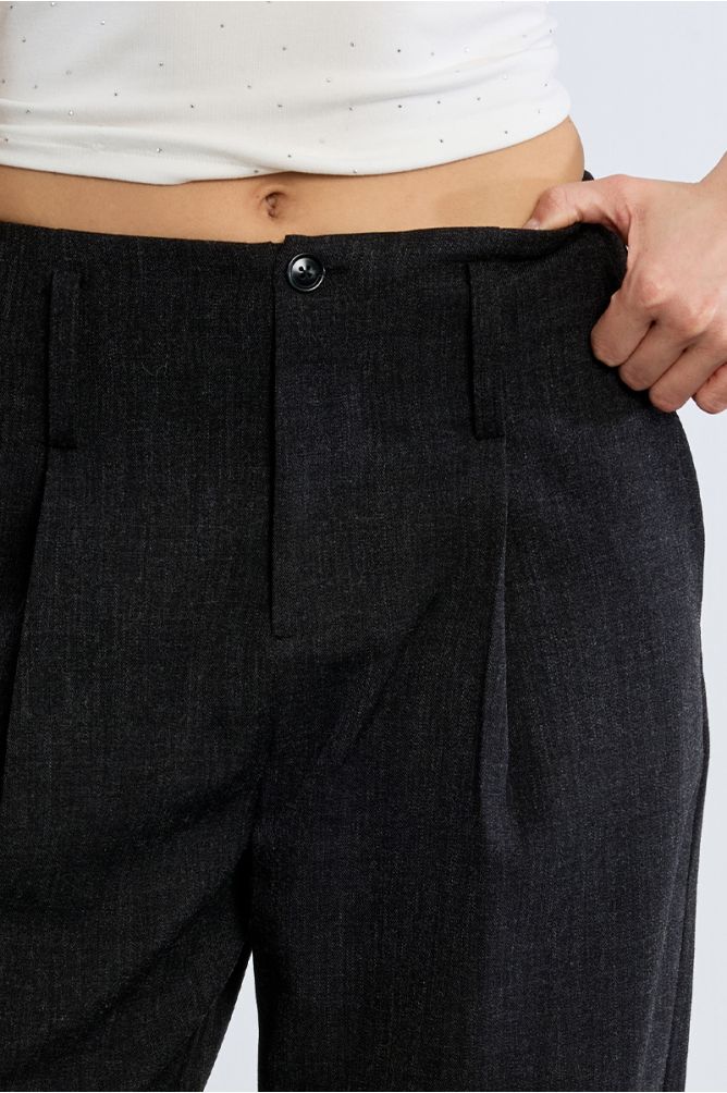 Barrel trousers, pleated