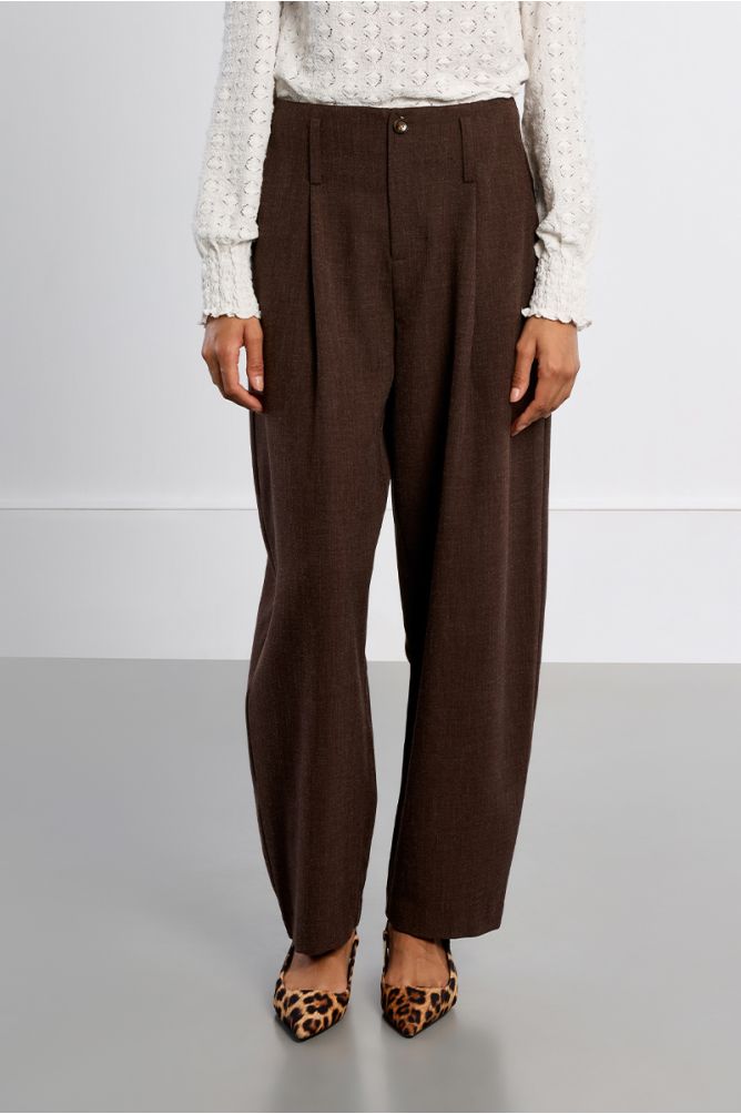 Barrel trousers, pleated