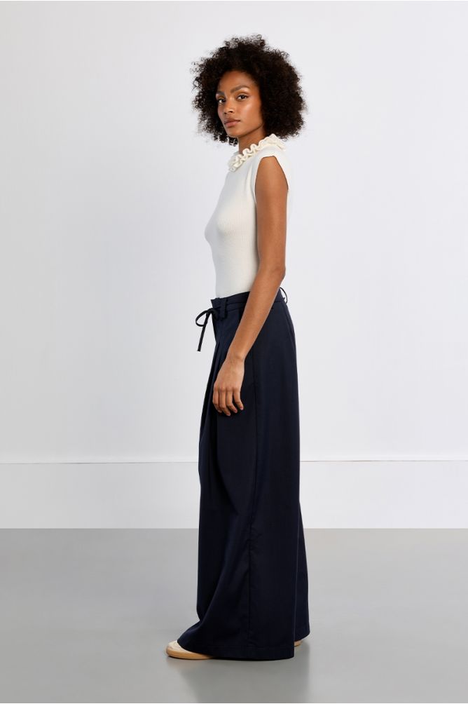 Pantalón largo tipo cullote detalle pliegues