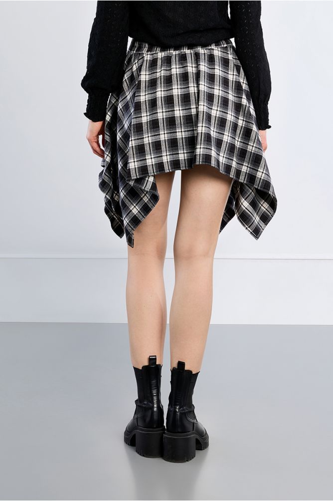 Asymmetrical mini skirt, checked