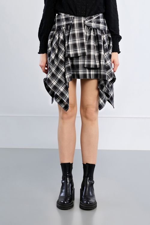 Asymmetrical mini skirt, checked