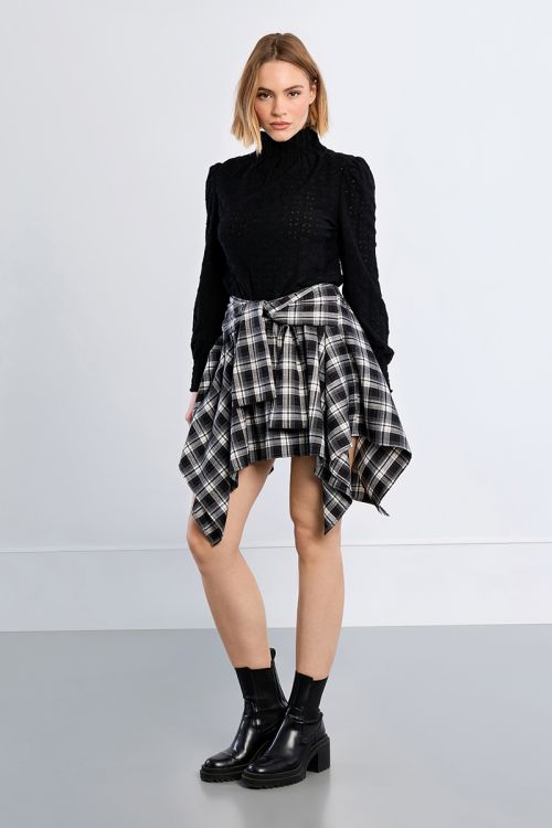 Falda corta asimétrica con estampado