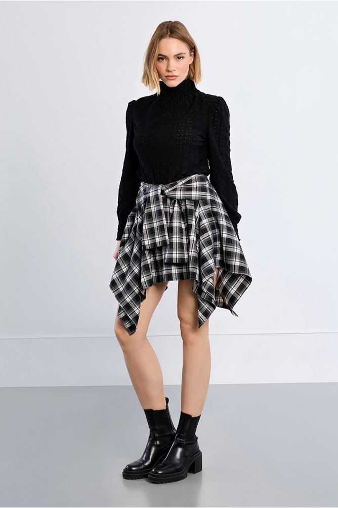 Falda corta asimétrica con estampado