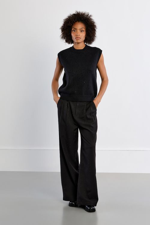 Sleeveless sweater, with sequins