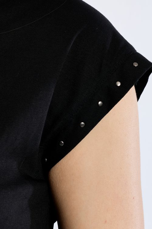 T-shirt aux manches cloutées
