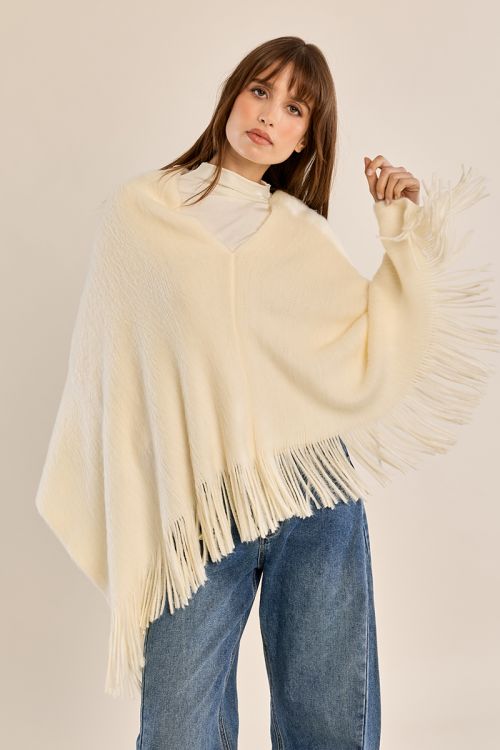 Poncho asimétrico con flecos