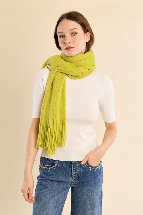 Plain scarf, fringed