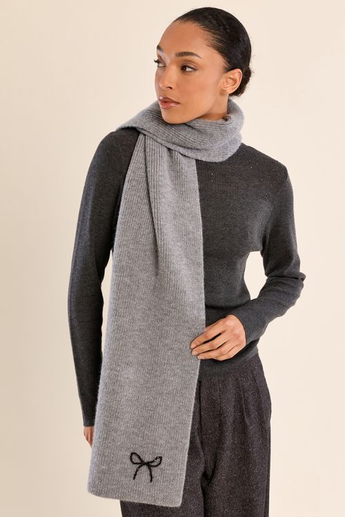Ribbed knit scarf, embroidered bow