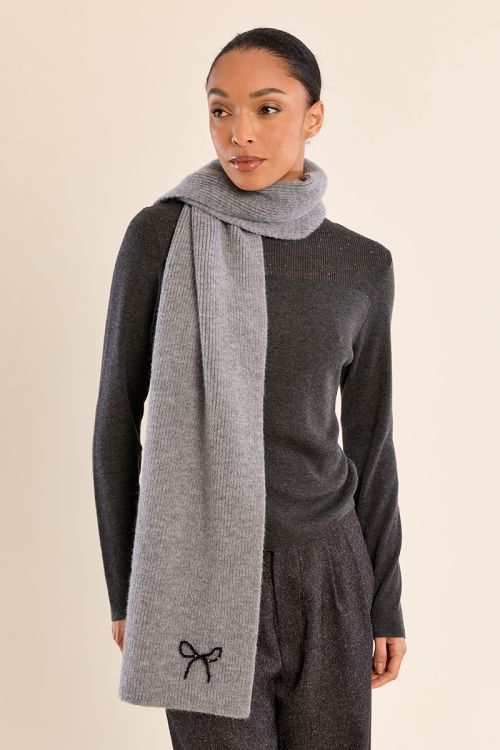 Ribbed knit scarf, embroidered bow