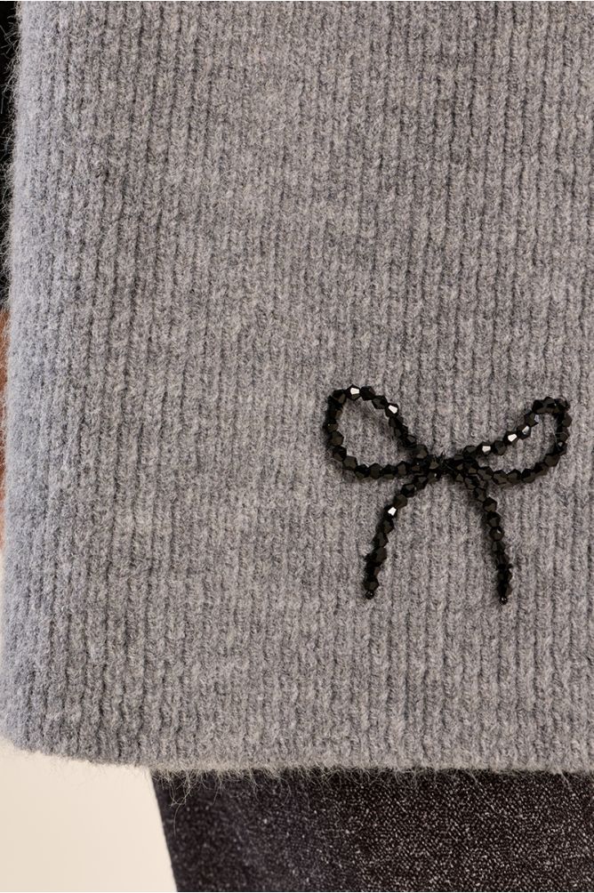 Ribbed knit scarf, embroidered bow