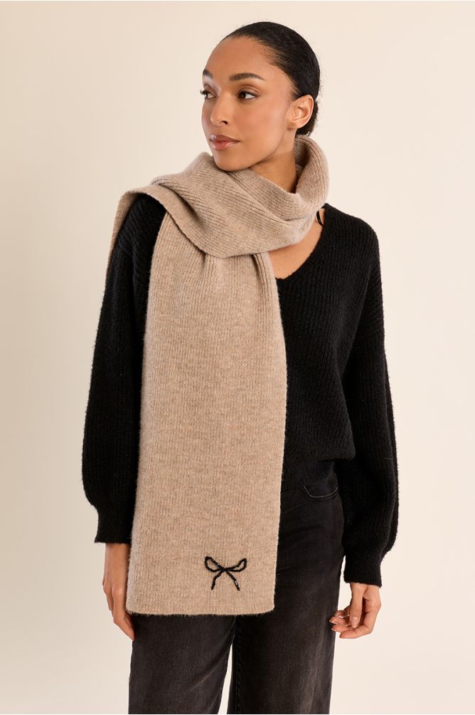 Ribbed knit scarf, embroidered bow