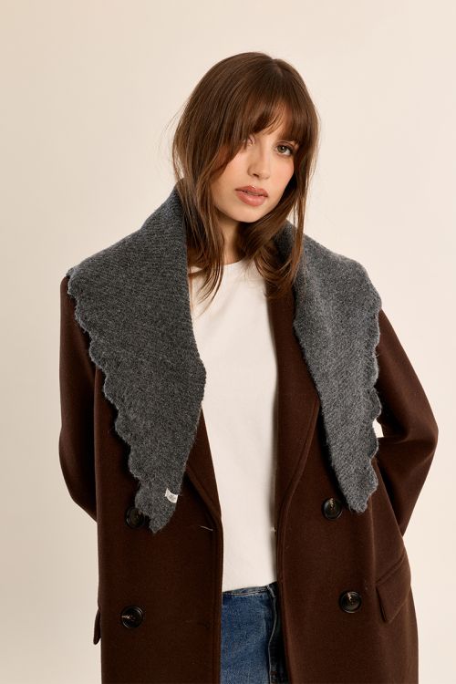 Col en maille, broderies ajourées