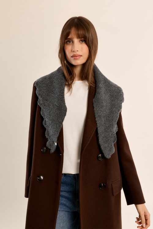 Col en maille, broderies ajourées