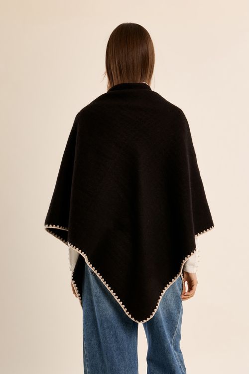 Poncho largo con detalles bordados