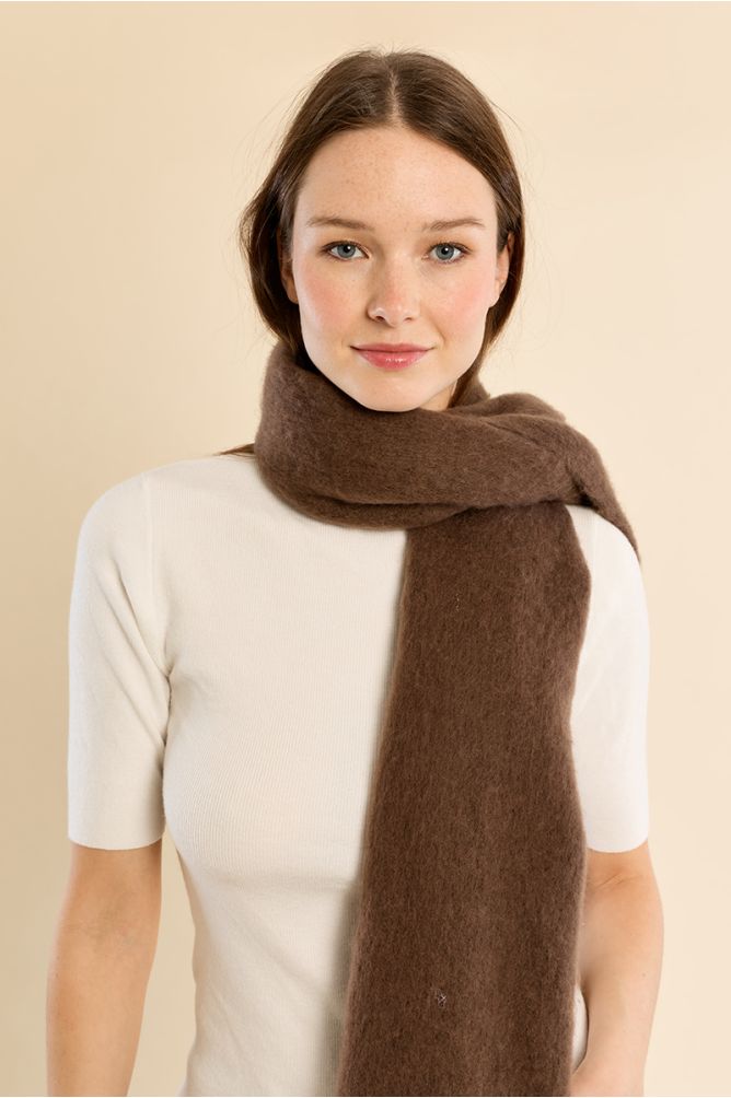 Knitted scarf, fringed