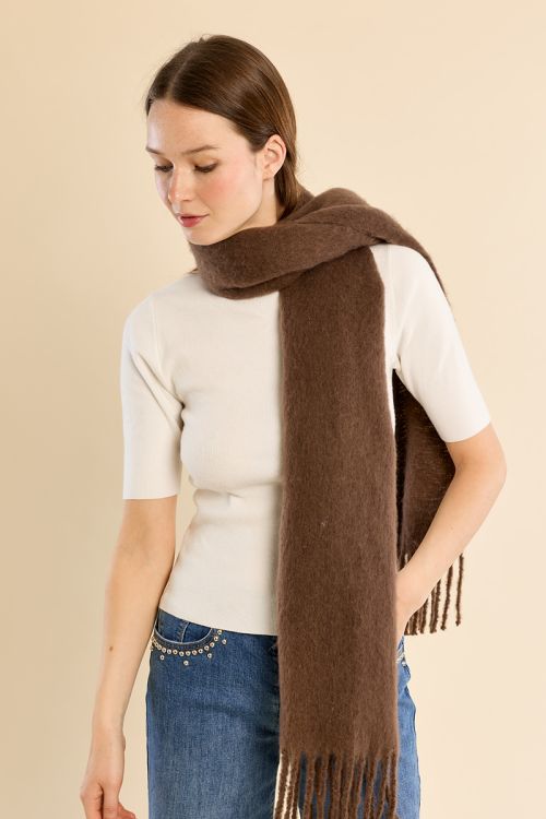 Knitted scarf, fringed
