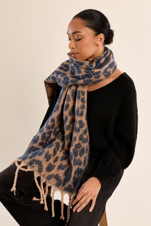 Fringed scarf, leopard