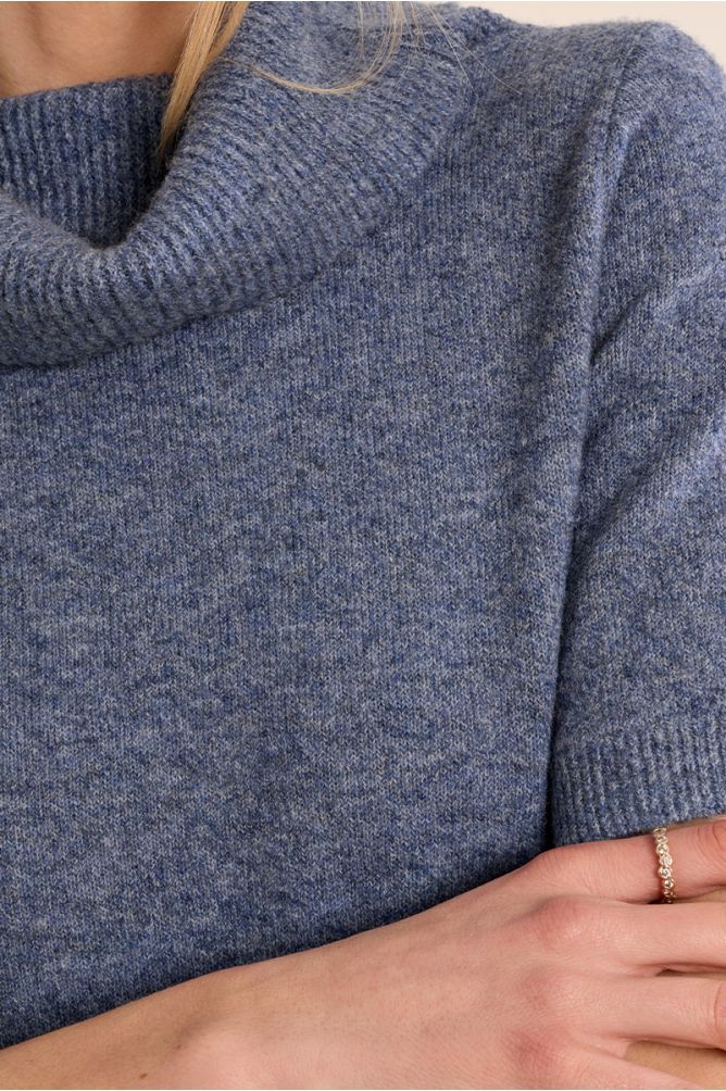 Short-sleeved sweater, cowl neck
