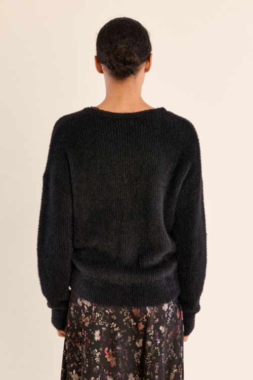 V-neck sweater, with lace