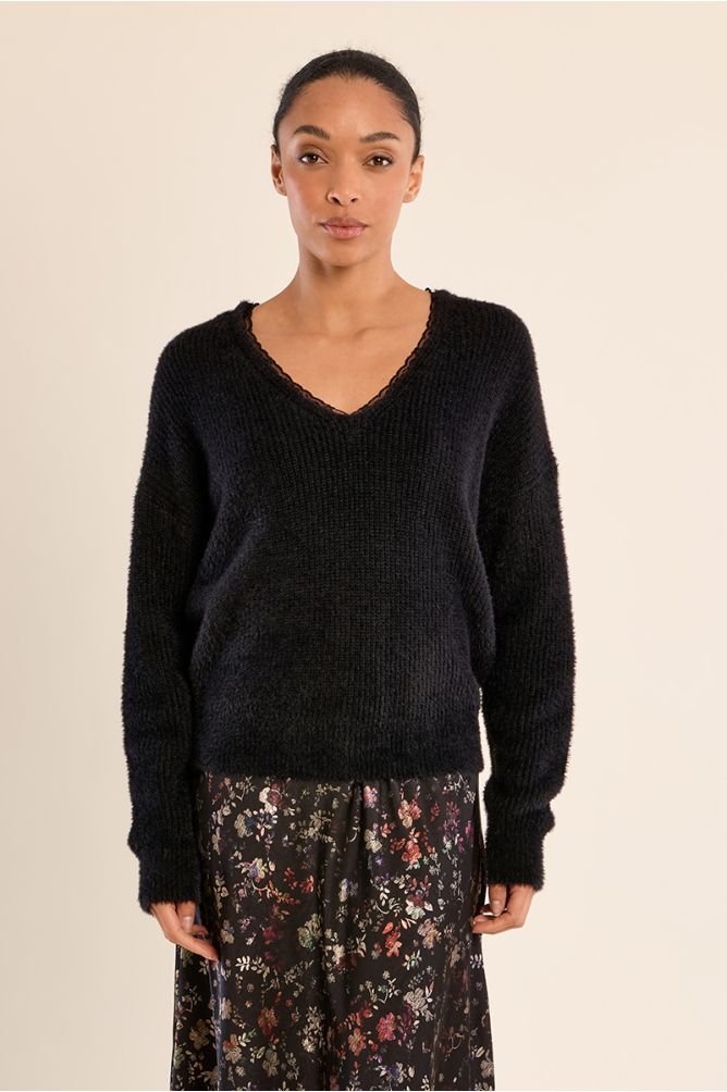 Pull en col V, à dentelle