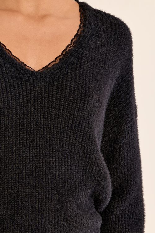 Pull en col V, à dentelle