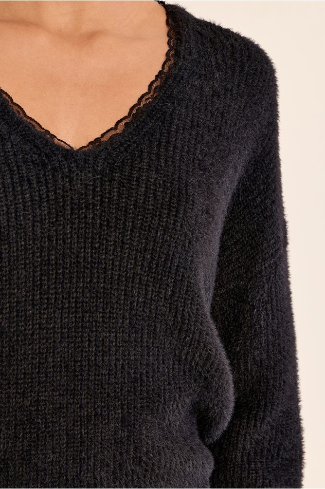 V-neck sweater, with lace