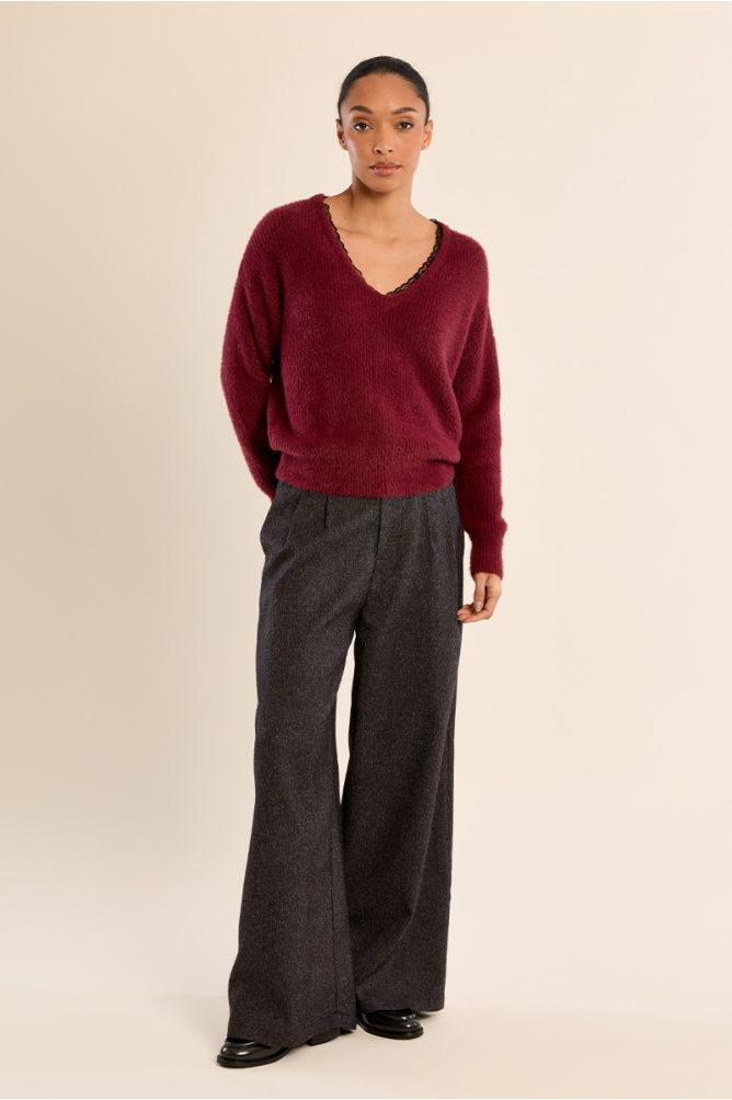 Pull en col V, à dentelle